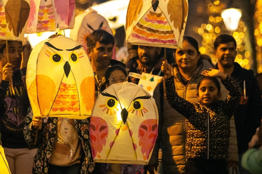 Handmade Productions - lantern family